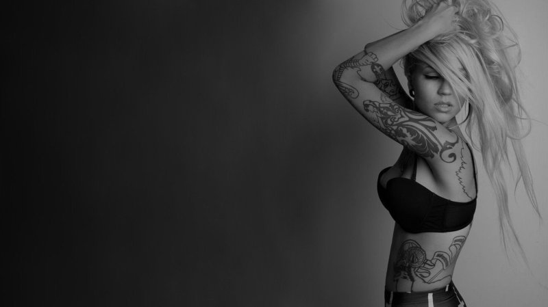 Pic: Girls with tattoos