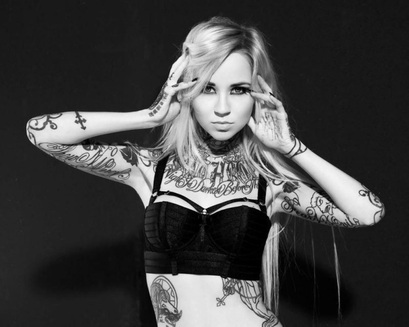 Pic: Girls with tattoos