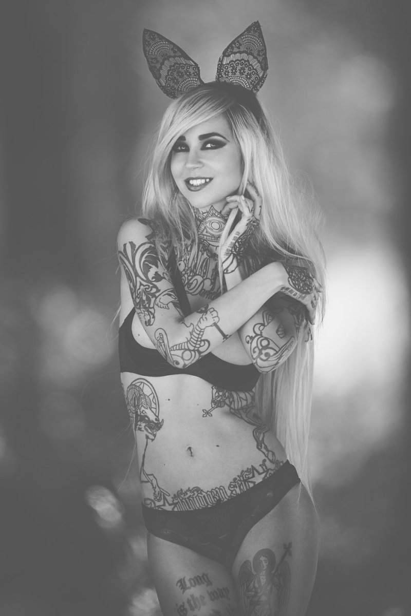 Pic: Beautiful girl with tattoos