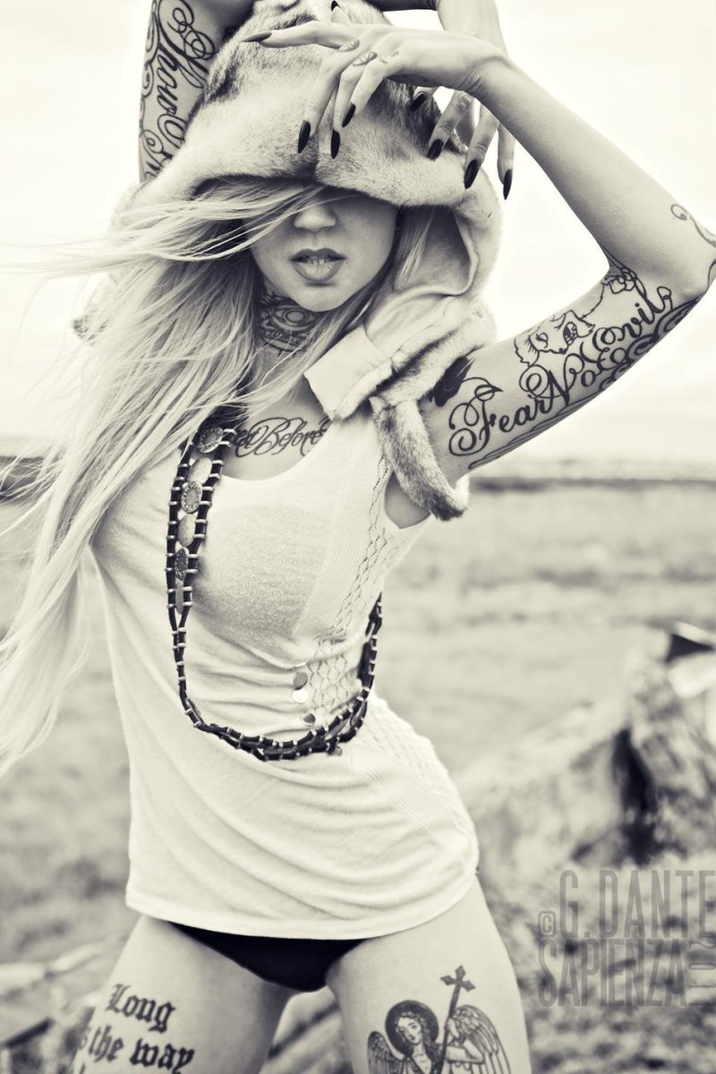 Pic: Girls with tattoos