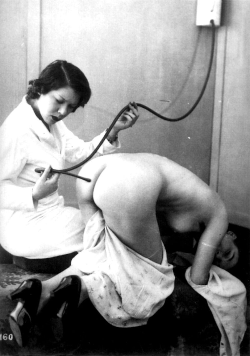 Pic: Retro medical examination of women