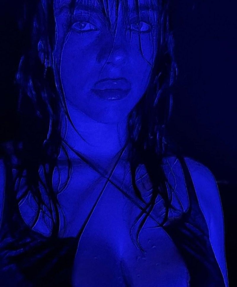 Billie Eilish Boob