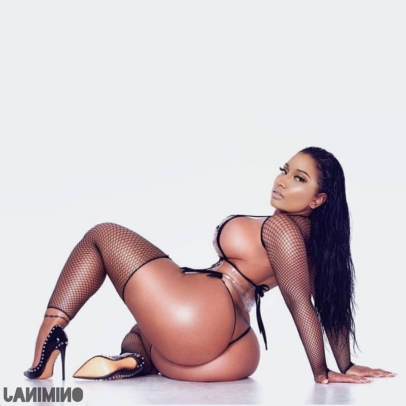 Nicky Minage Big buttocks