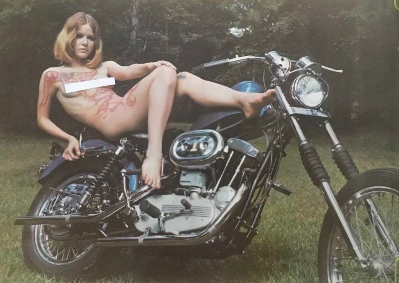 Pic: A motorcycle with a girl