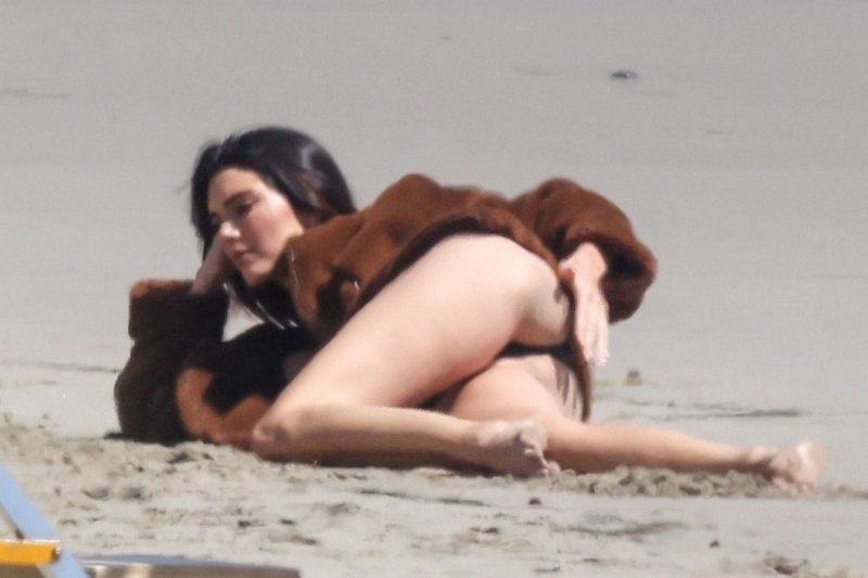 Pic: Kendall Jenner on the beach