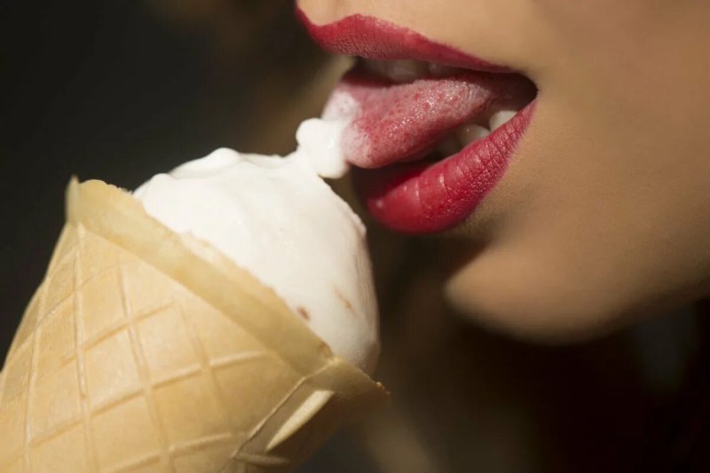 Pic: Licking ice cream