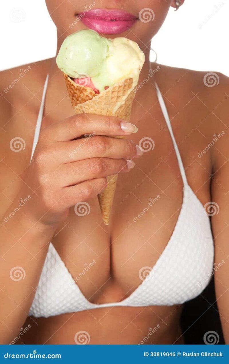 Pic: The girl eats ice cream