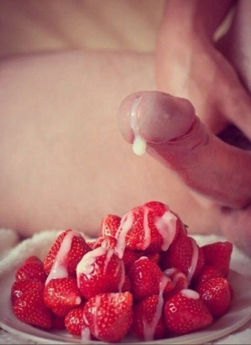 Pic: Strawberry with sour cream