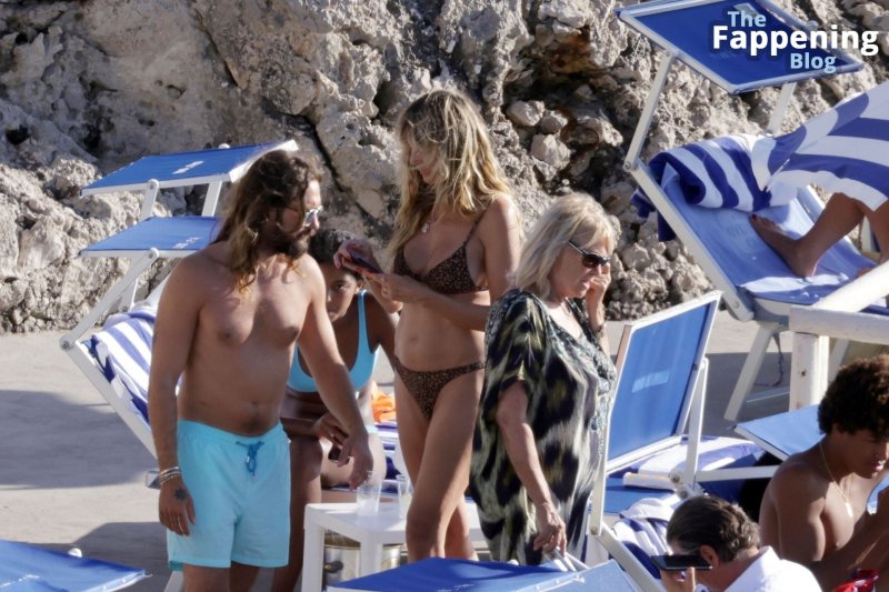 Heidi Klum and Tom Kaulitz on the beach