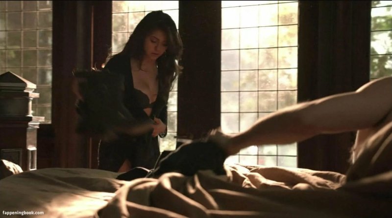 Nina Dobrev in linen Vampire Diaries