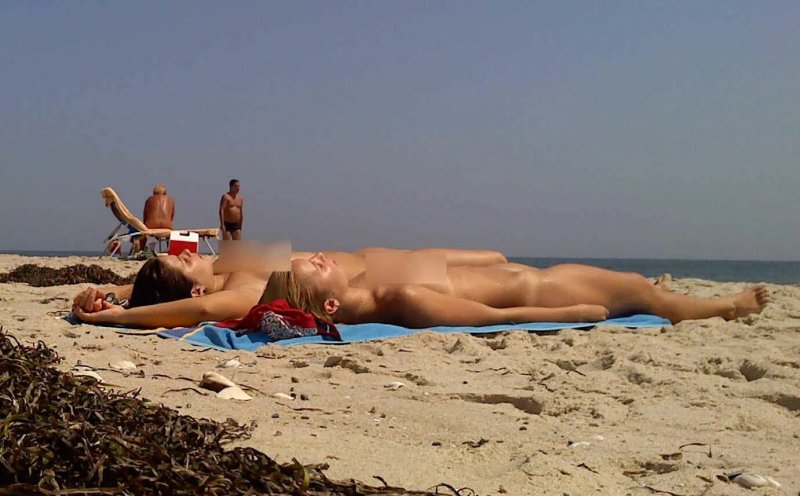 Pic: Beach of naked women