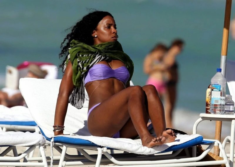 Kelly Rowland Hot