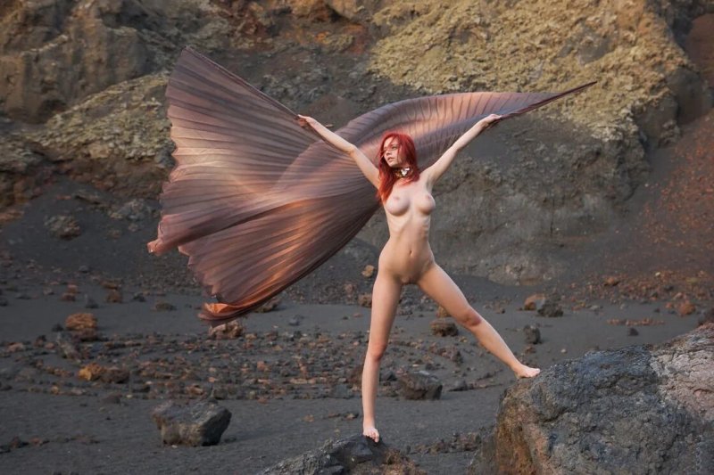 Pic: Woman with wings