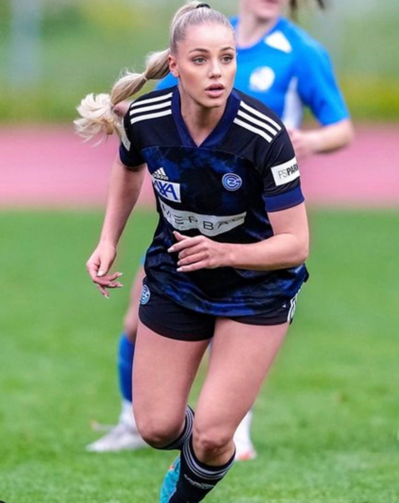 Anna Markovich football player