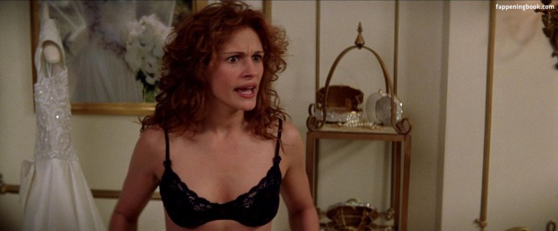 Julia Roberts in underwear in his youth