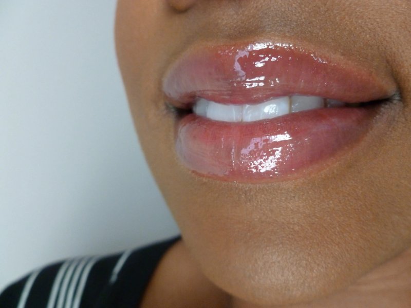 Transparent lip gloss