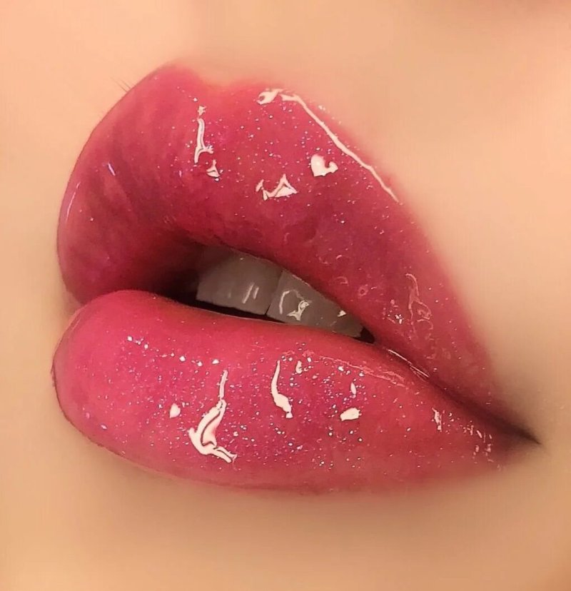Glossy lips
