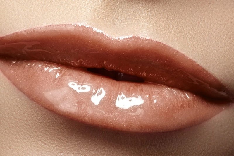 Wet lips