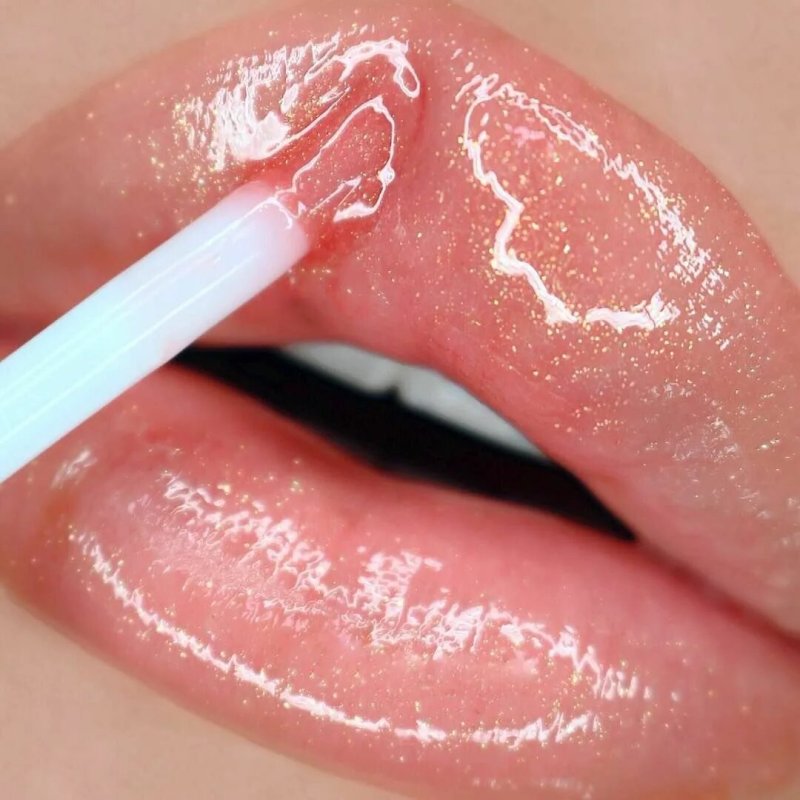 Transparent lip gloss