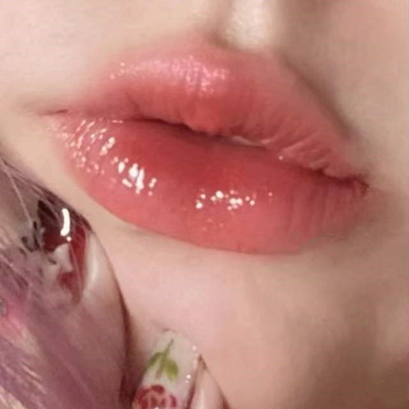 Cosmetics lip gloss