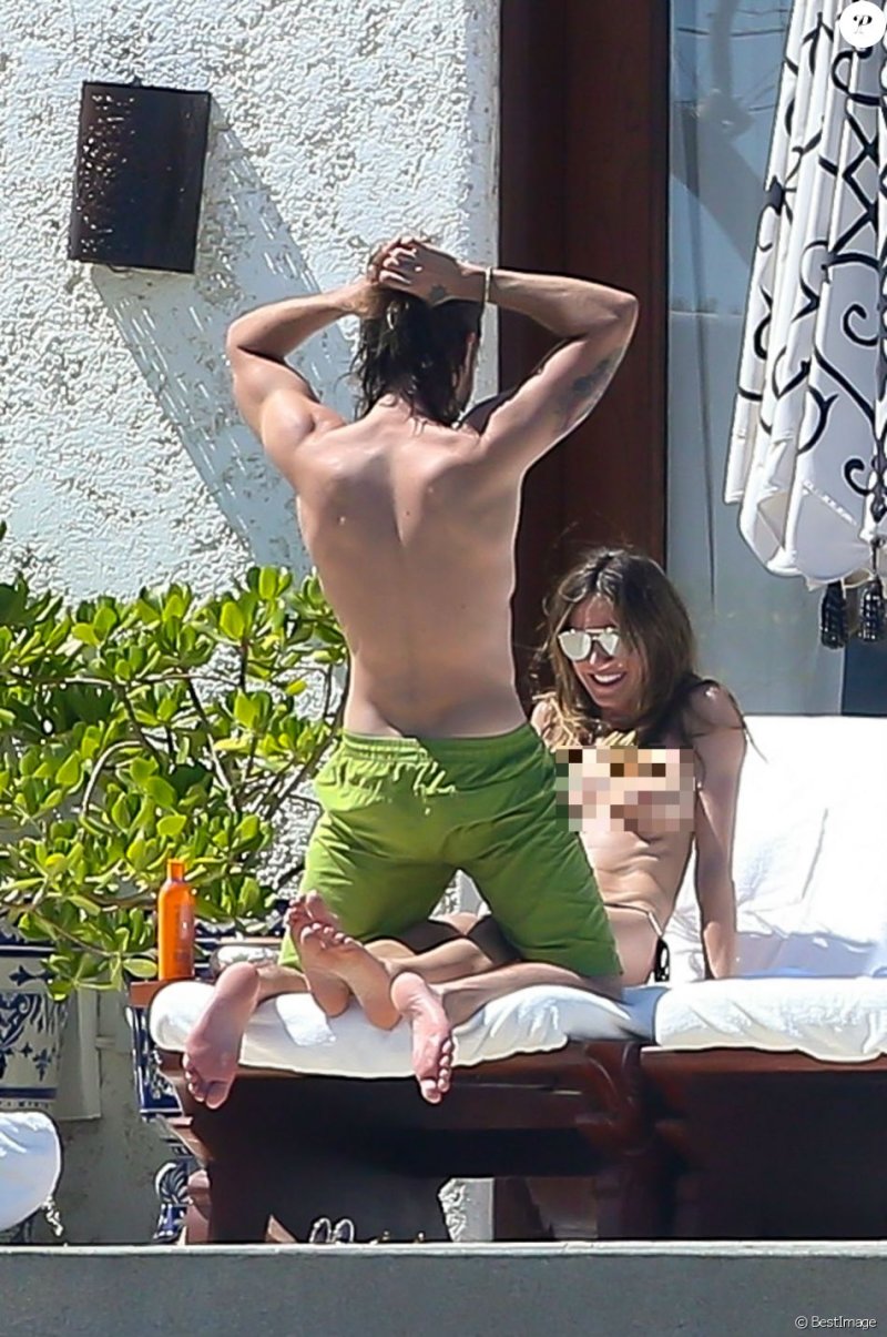 Heidi Klum and Tom Kaulitz on the beach