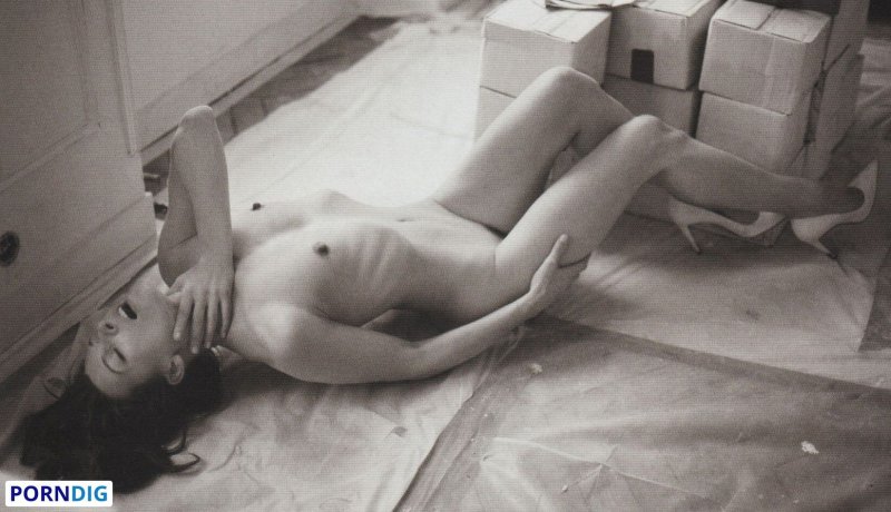 Actress Mila Yovovich Naked
