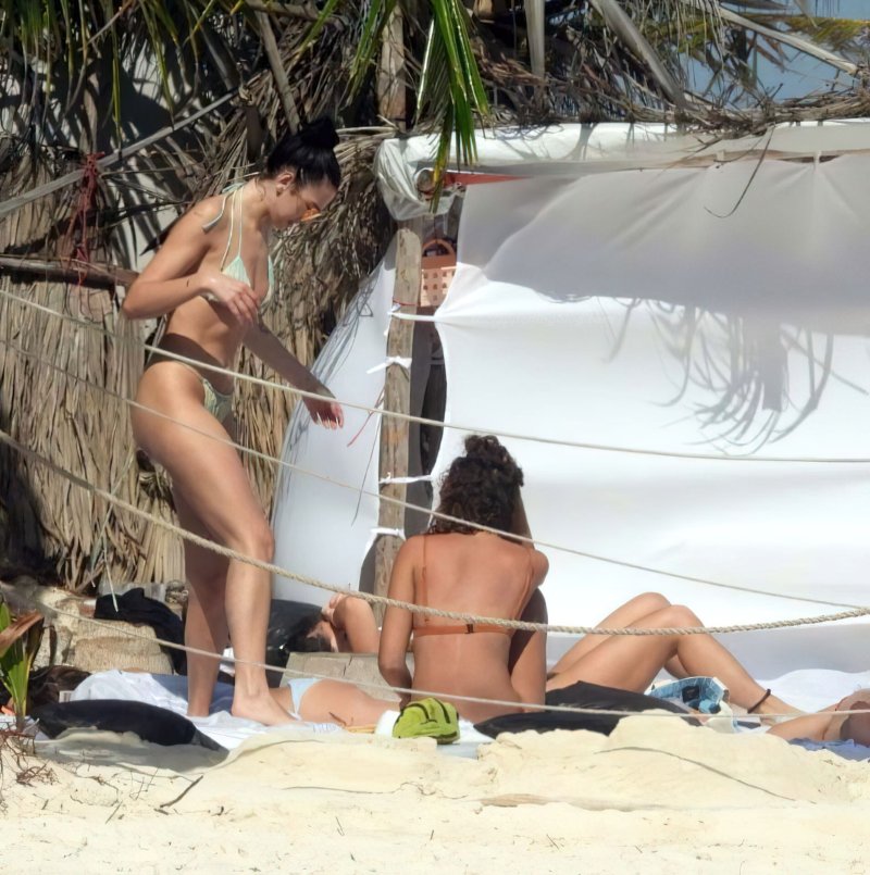 Bella Hadid Hot