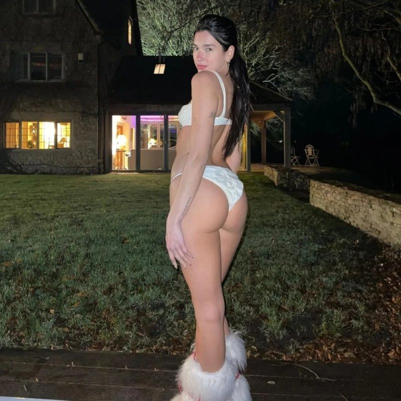 Dua Lipa Hot