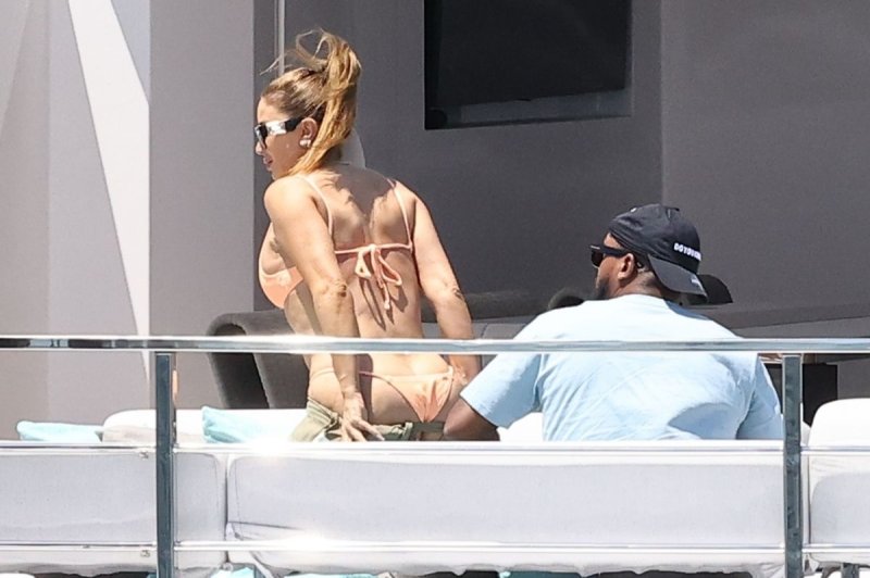 Ben Affleck and Jennifer Lopez on a yacht