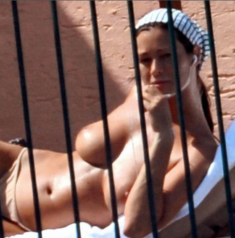 Manuel Arkuri Topless