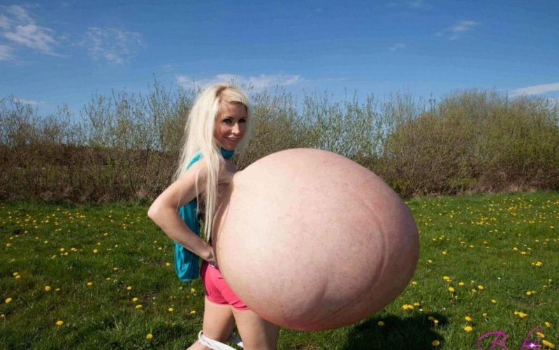 Chelsea Charms and Mayra Hills