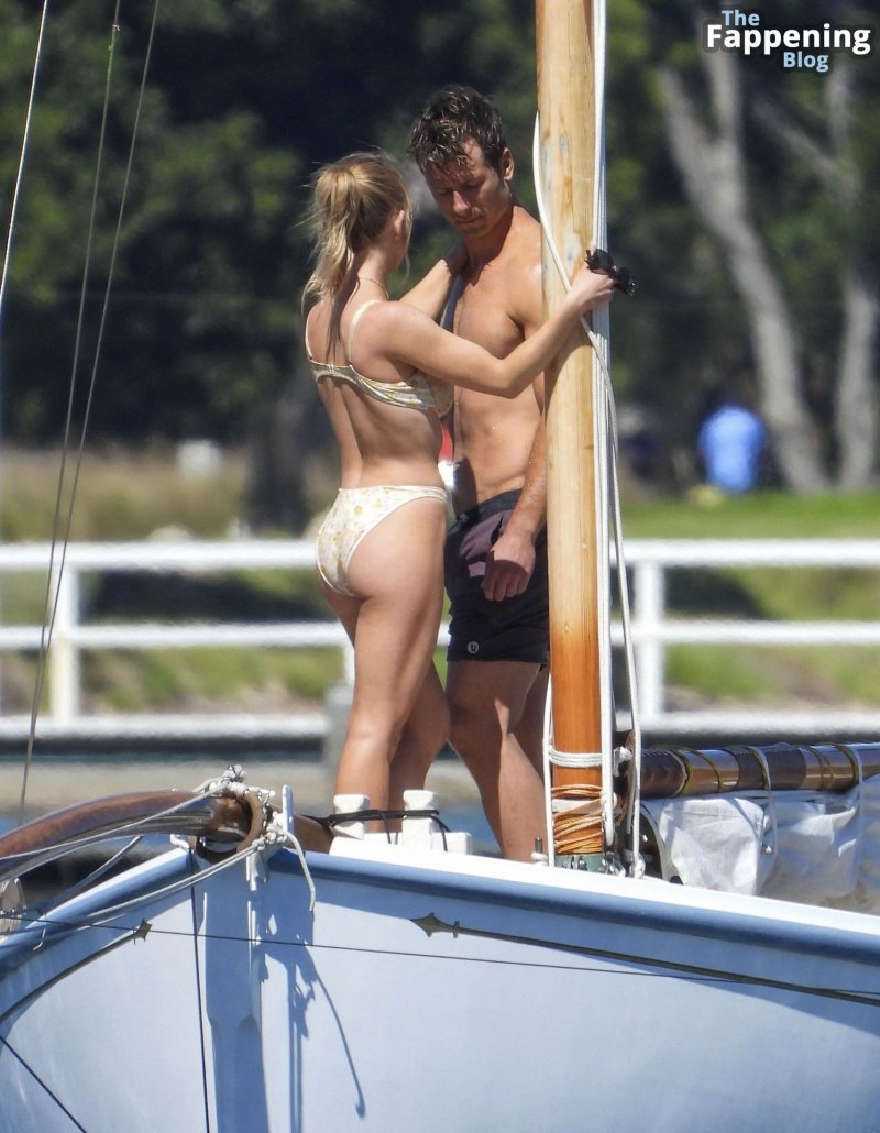 Sidney Suini in bikini