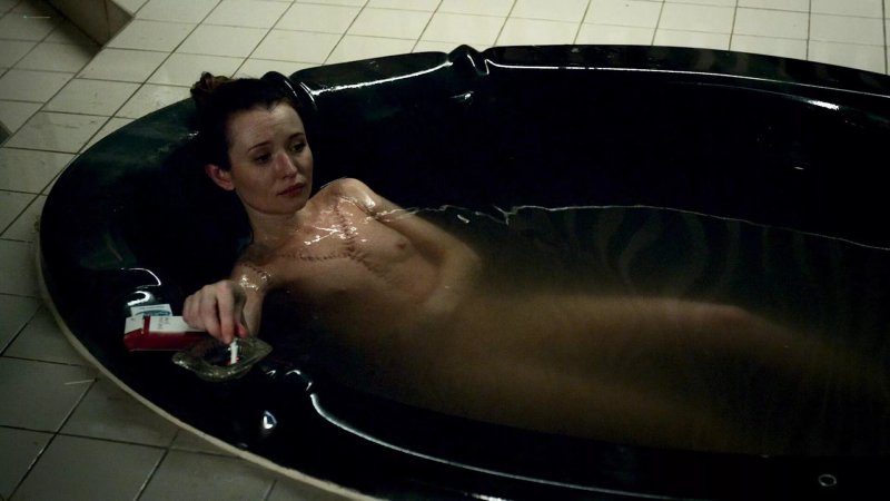 Emily Browning Naked Polobok