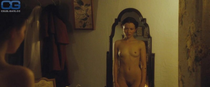 Emily Browning Nudent