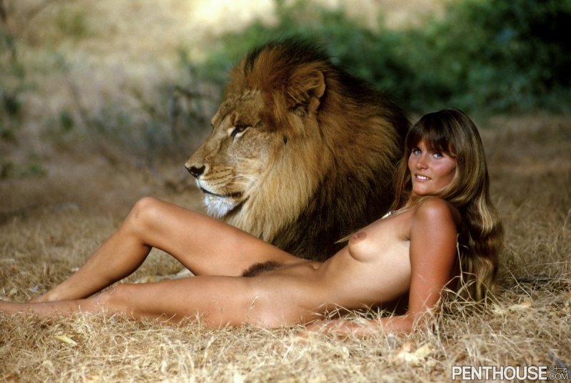 Women with a lion face naked