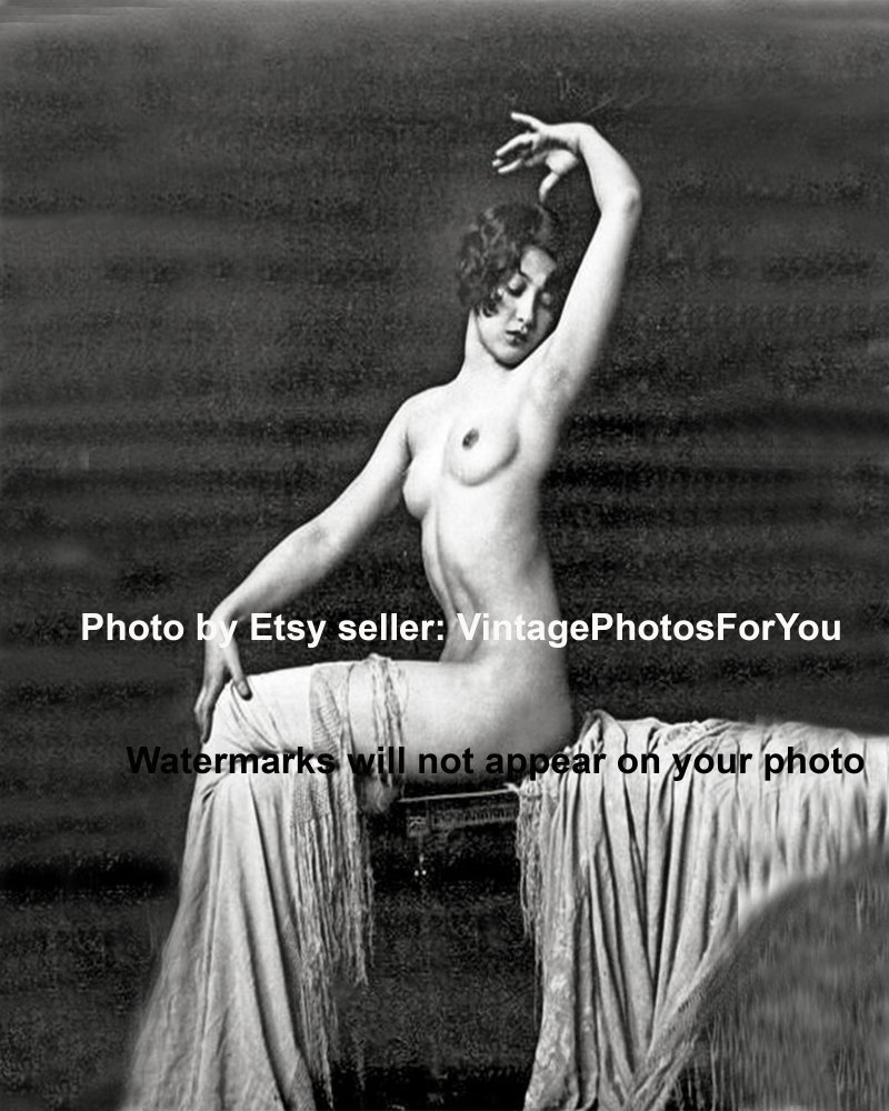 Retro nude