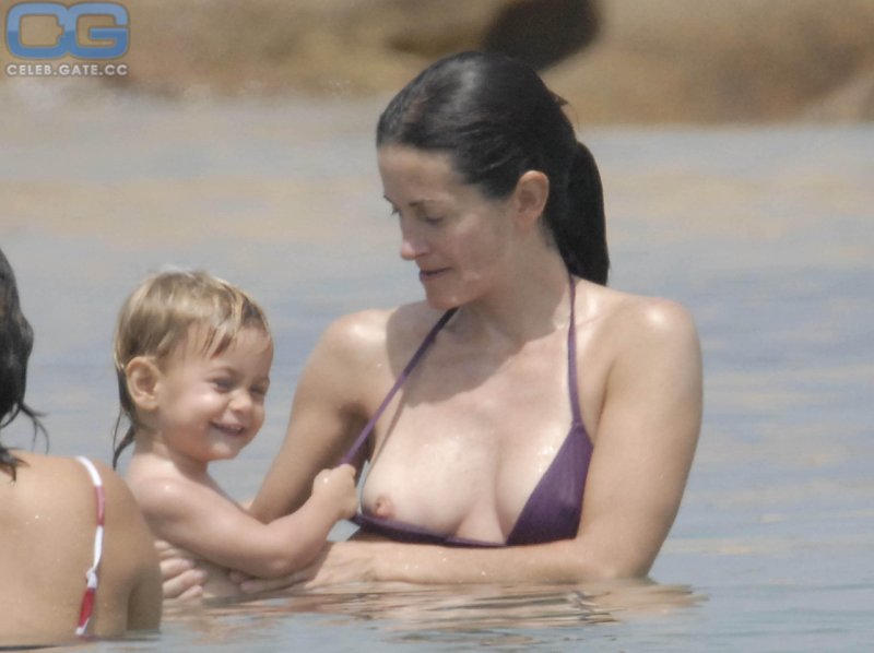 Courtney Cox Toples
