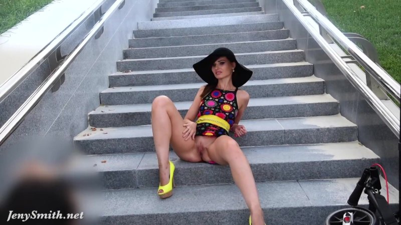 Exhibitionist Jane Smith