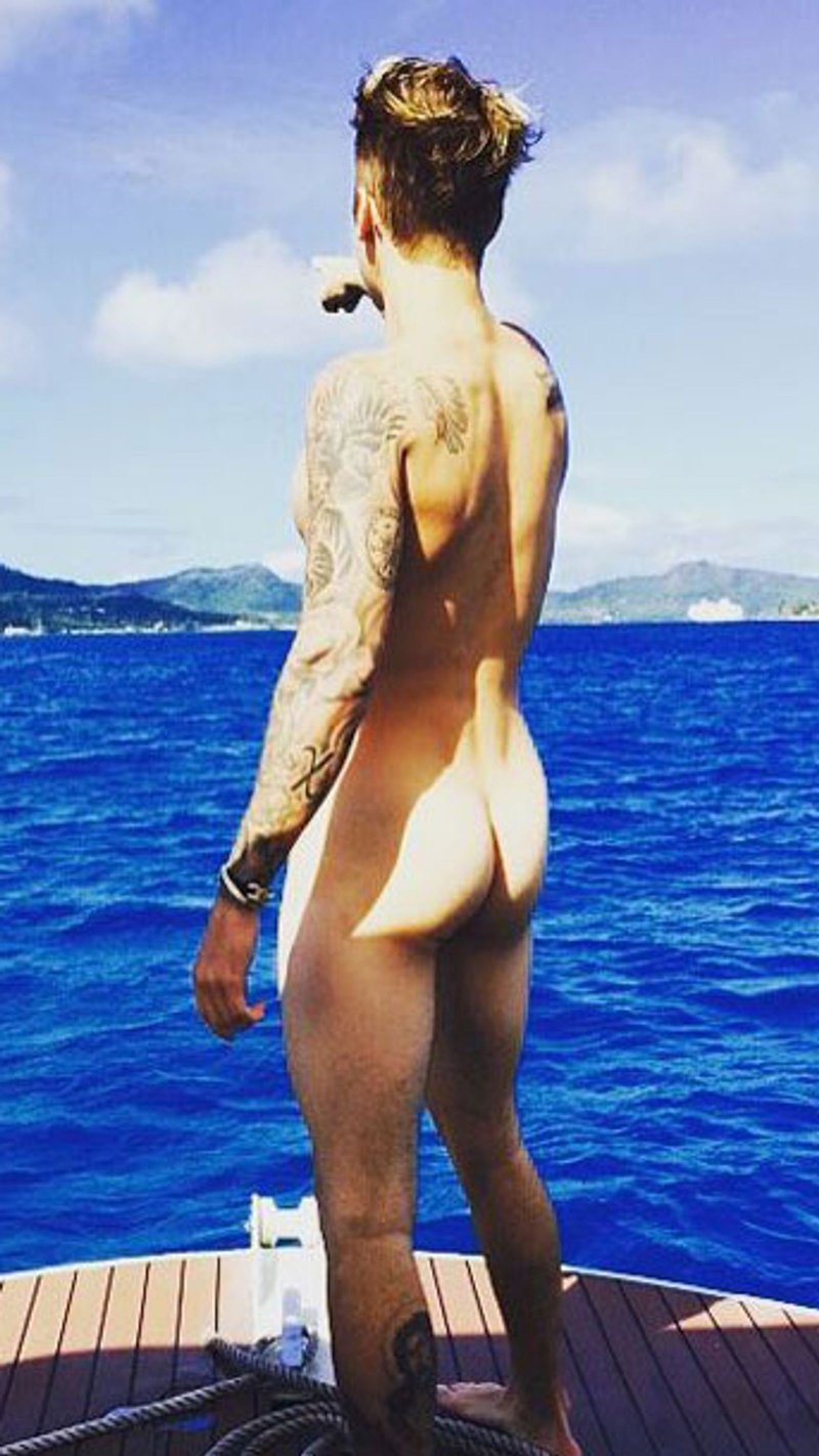 Naked Yegor Justin Bieber