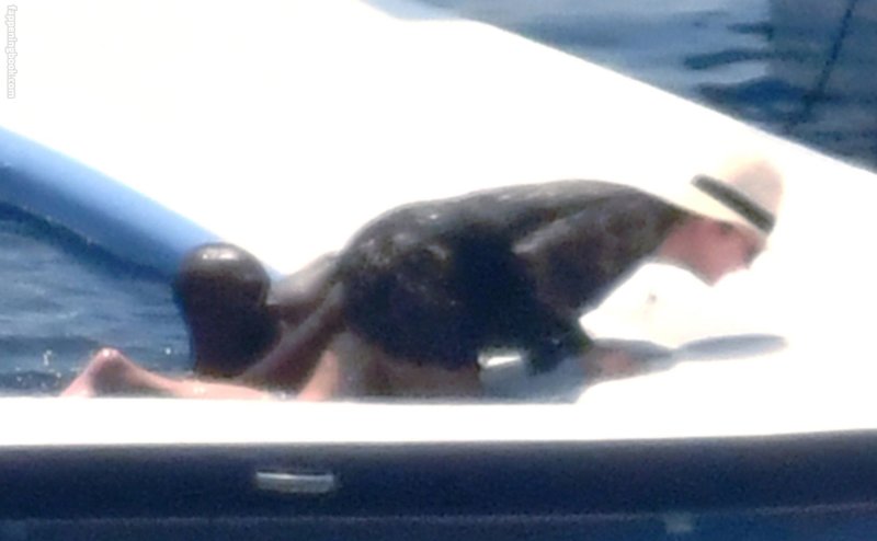 Kris Jenner Nude