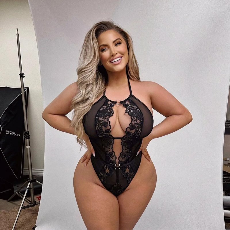 Ashley Alexis Model plus saz Ashley Alexiss