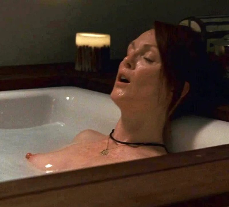 Actress Julianna Moore Nude