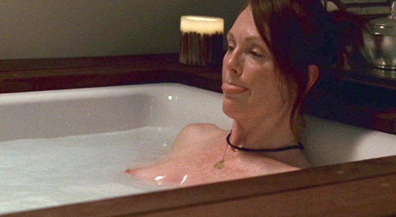 Julianna Moore is naked