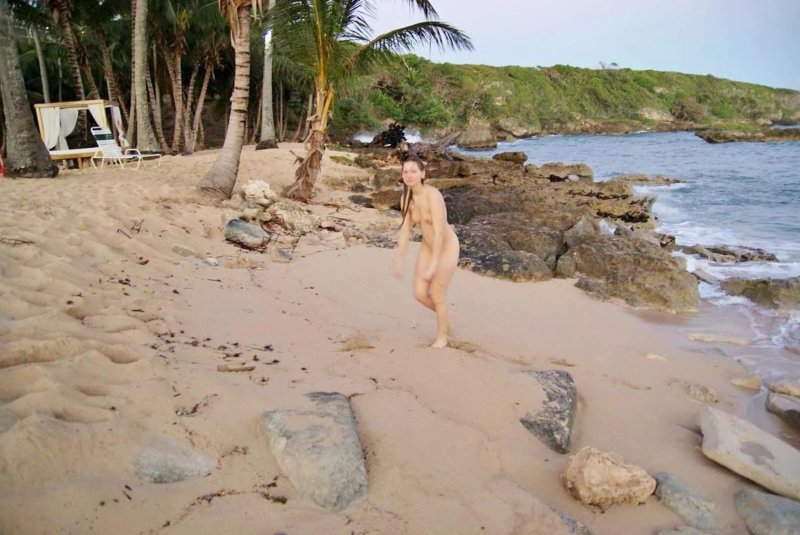 Dovolena alba hidden pose naked