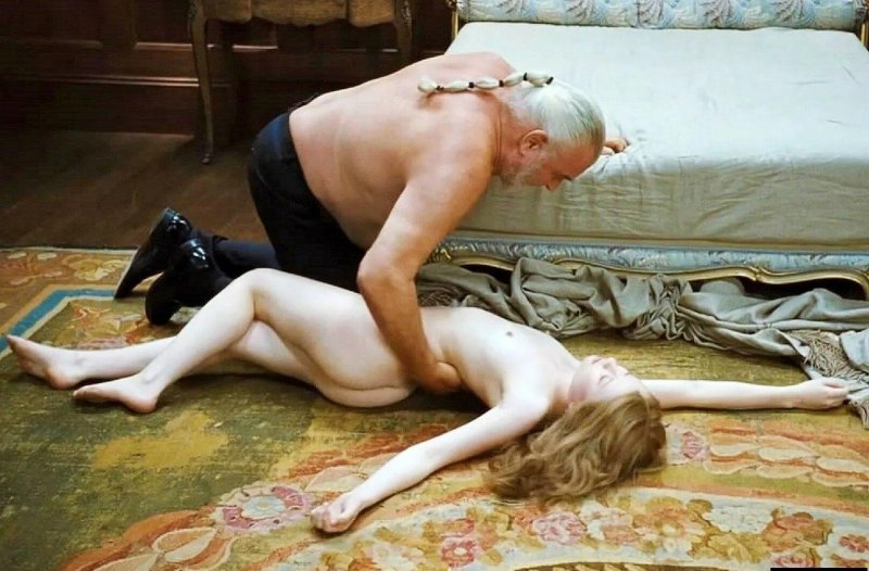 Emily Browning Eroszen