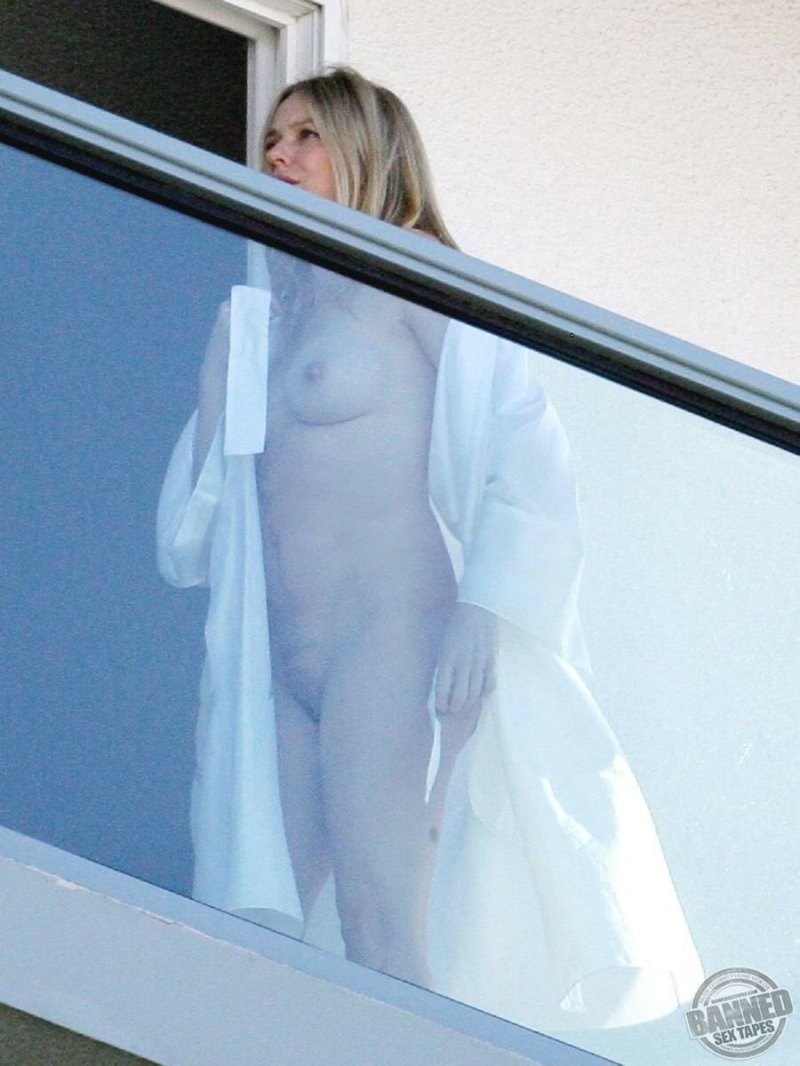 Naomi Watts without clothes