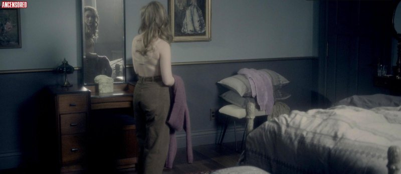 Victoria Pedretti erotic