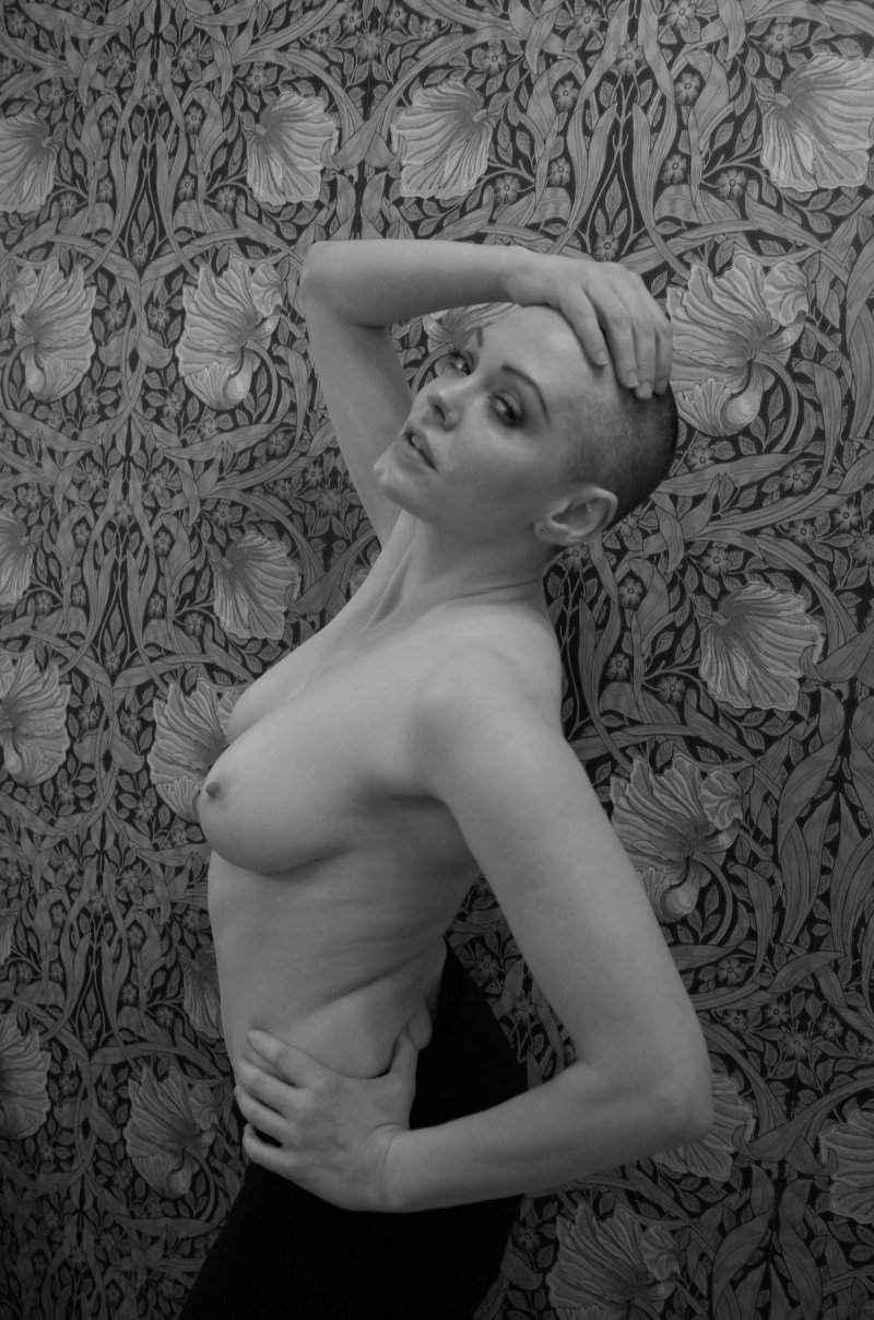Katya Adams bald model