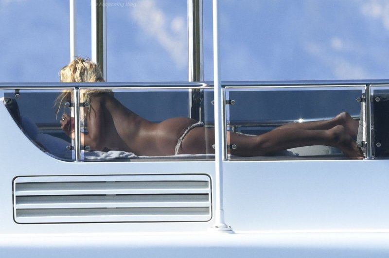 Victoria Silvstedt Naked