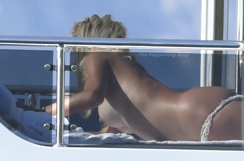 Naked celebrities